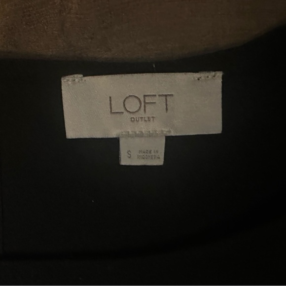 LOFT Outlet Black Bell Sleeve Blouse with White Trim – Size Small - Picture 3 of 5